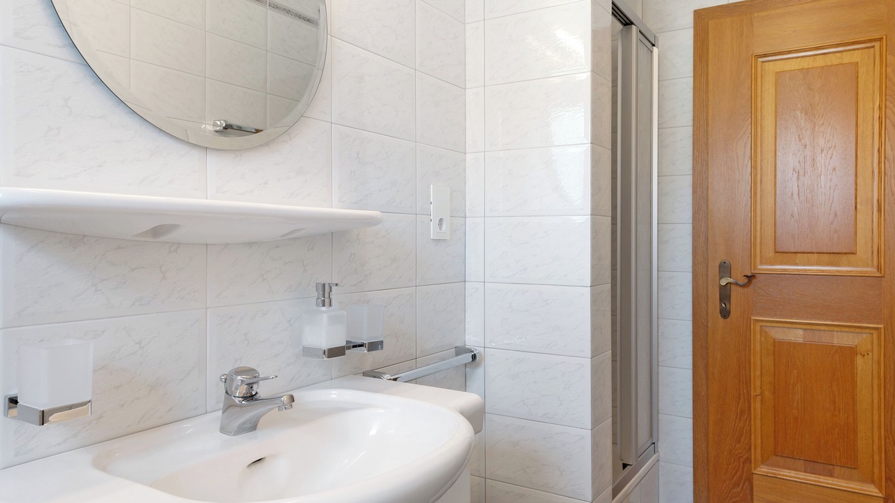 Photo of Bathroom in Plaus