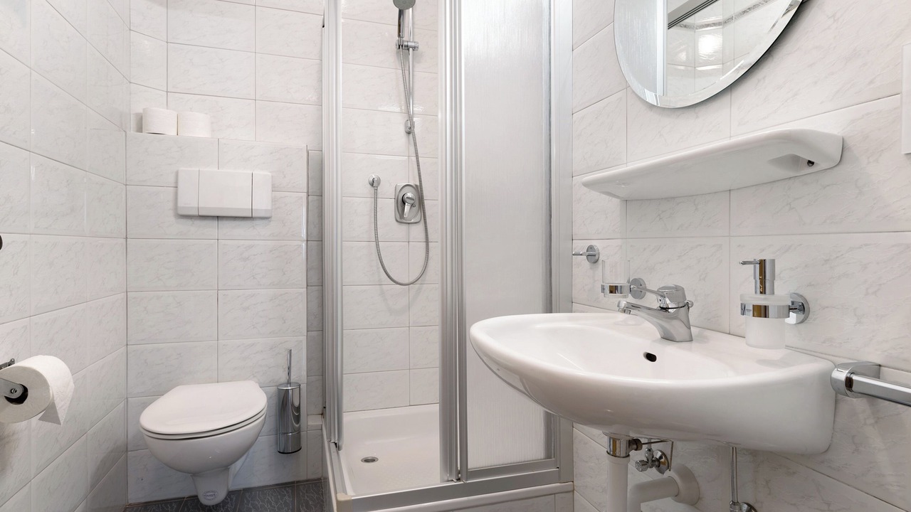 Photo of Bathroom in Plaus