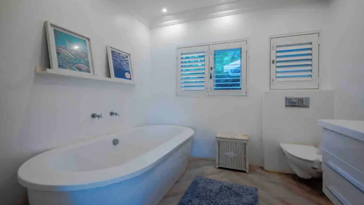 Photo of Bathroom in Selection Beach