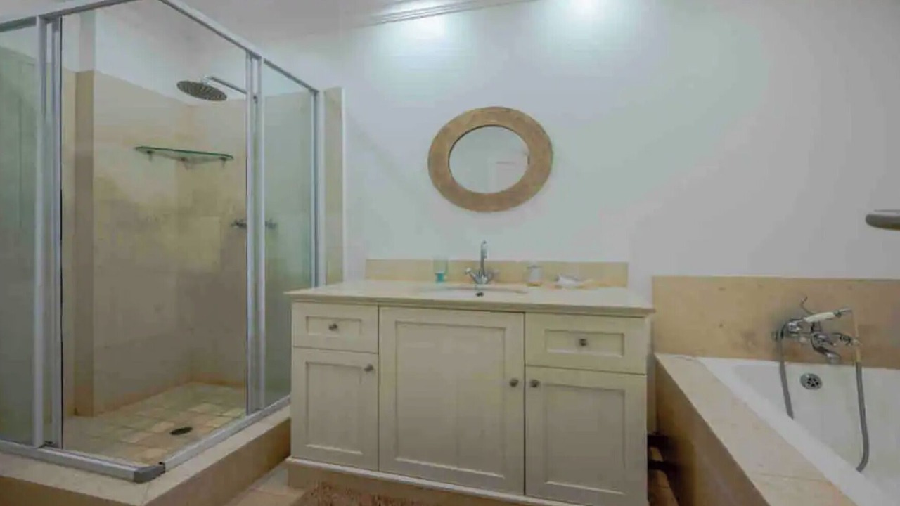 Photo of Bathroom in Selection Beach