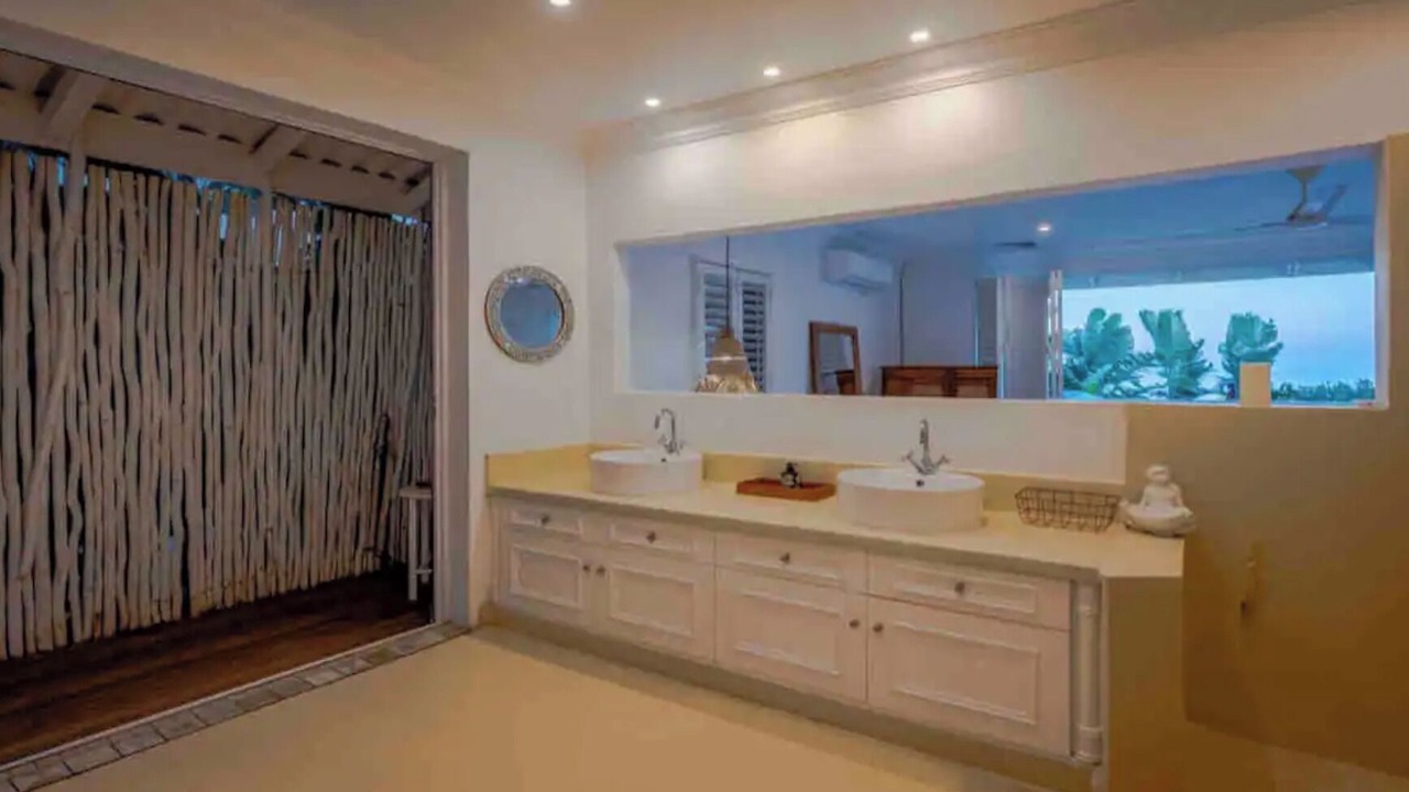 Photo of Bathroom in Selection Beach