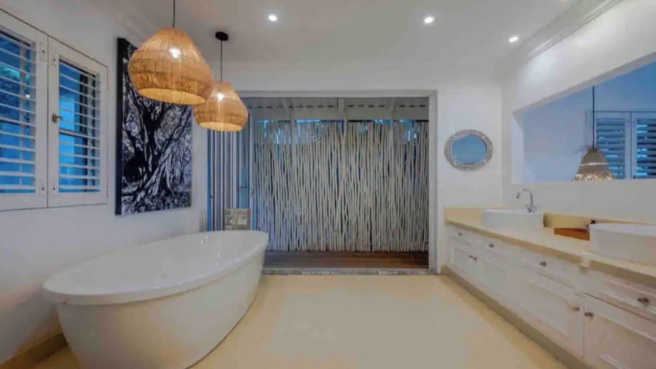 Photo of Bathroom in Selection Beach