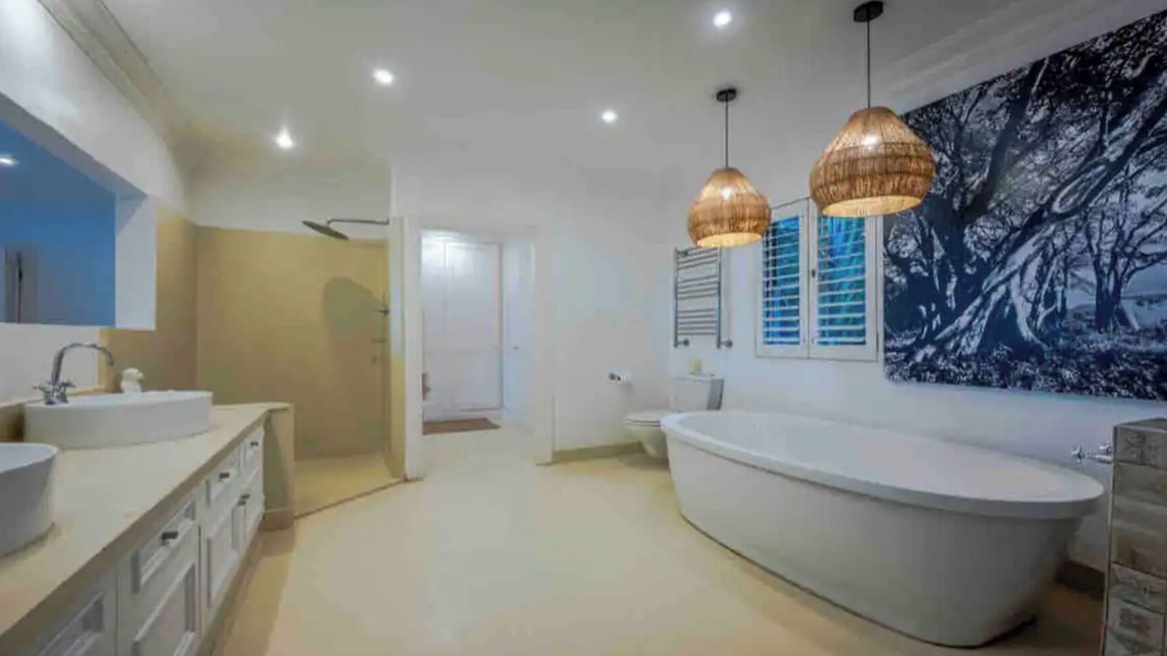 Photo of Bathroom in Selection Beach