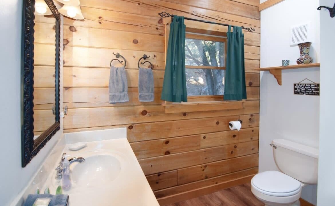 Photo of Bathroom in Pine