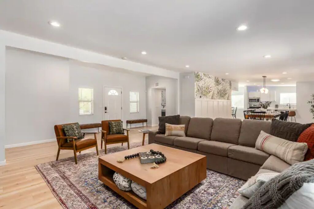 Photo of Livingroom in Oracle Heights Estates