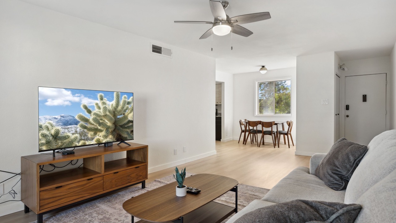 Photo of Livingroom in Entertainment District