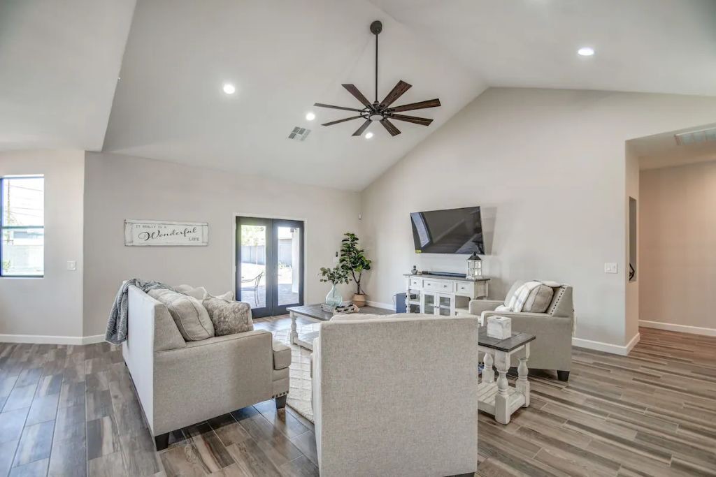 Photo of Livingroom in Paradise Valley Village