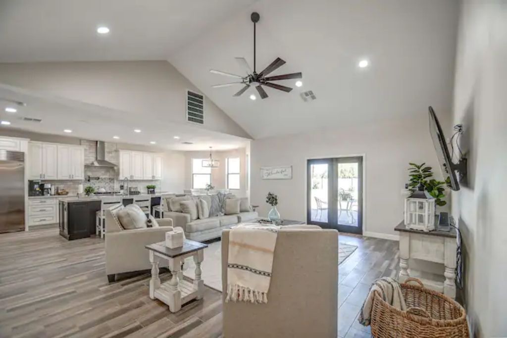 Photo of Livingroom in Paradise Valley Village
