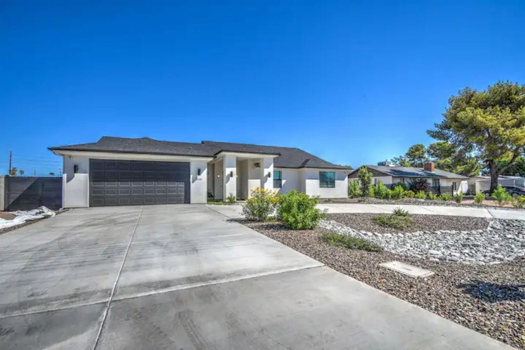 Photo of Outdoor in Paradise Valley Village