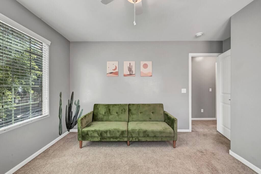 Photo of Livingroom in Higley Park