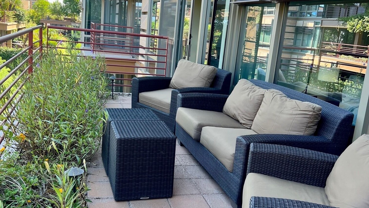 Photo of Patio Balcony in Fashion Square