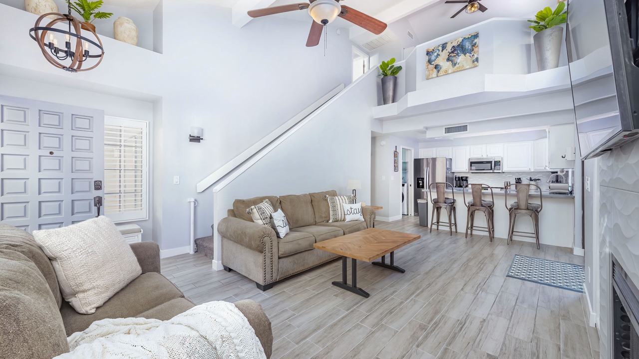 Photo of Livingroom in Paradise Valley Village