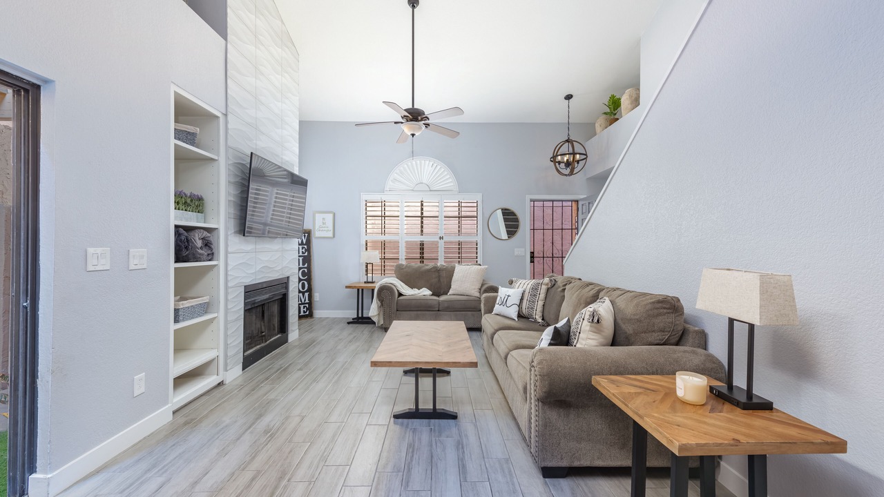 Photo of Livingroom in Paradise Valley Village