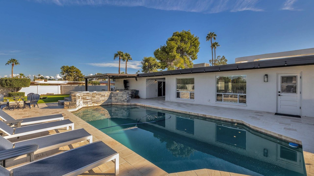 Photo of Outdoor in Paradise Valley Village