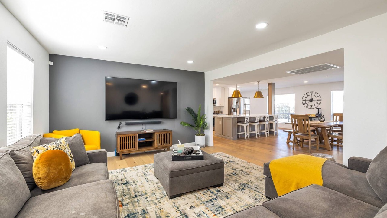 Photo of Bedroom in Paradise Valley Village
