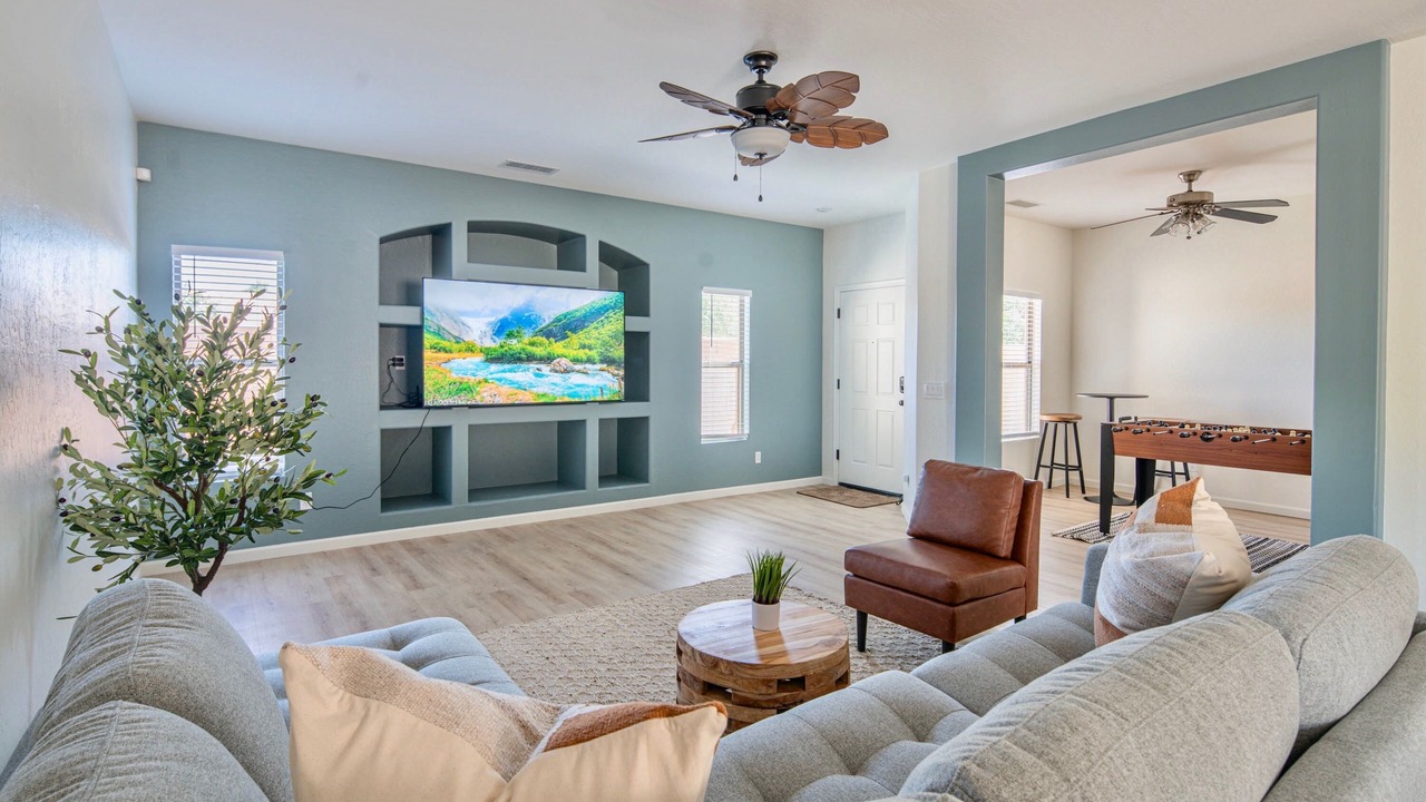 Photo of Livingroom in Litchfield Manor