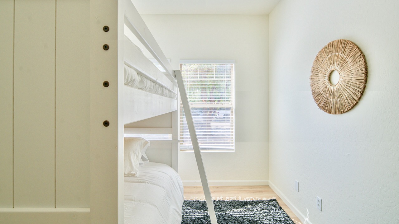 Photo of Bedroom in Litchfield Manor