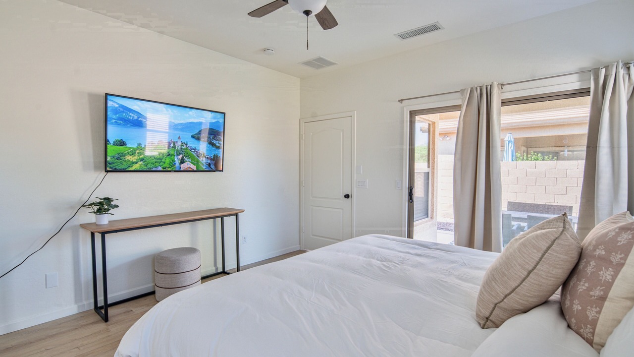 Photo of Bedroom in Litchfield Manor