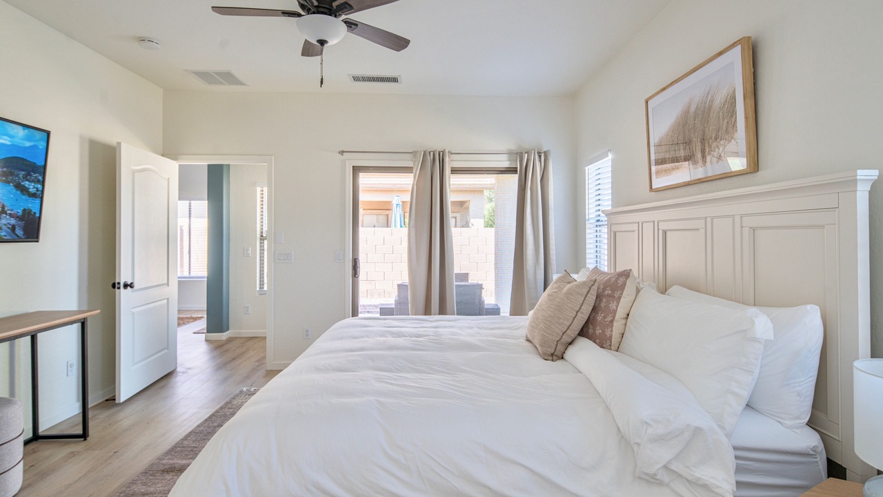 Photo of Bedroom in Litchfield Manor
