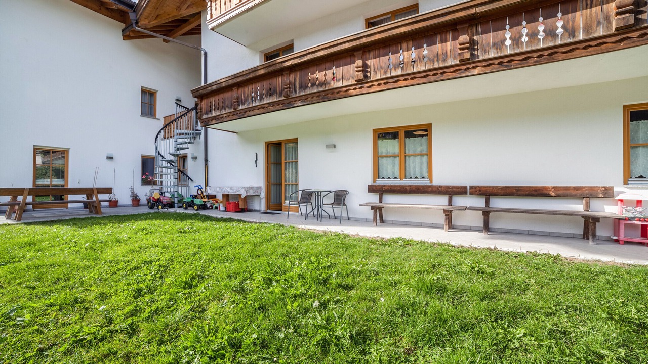 Photo of Outdoor in Racines