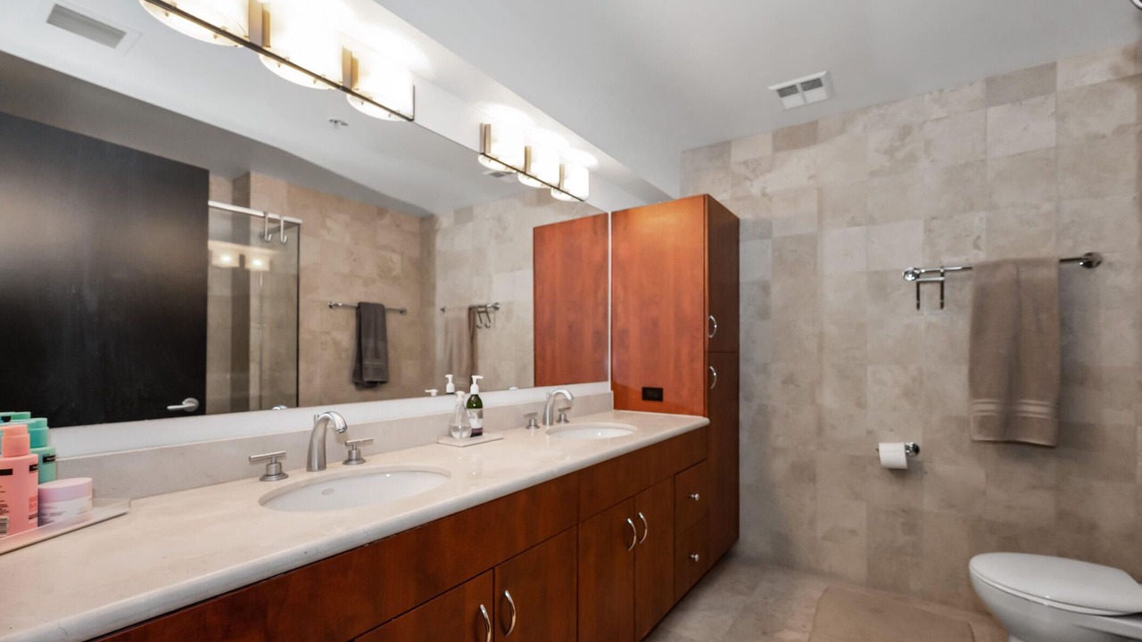 Photo of Bathroom in Fashion Square