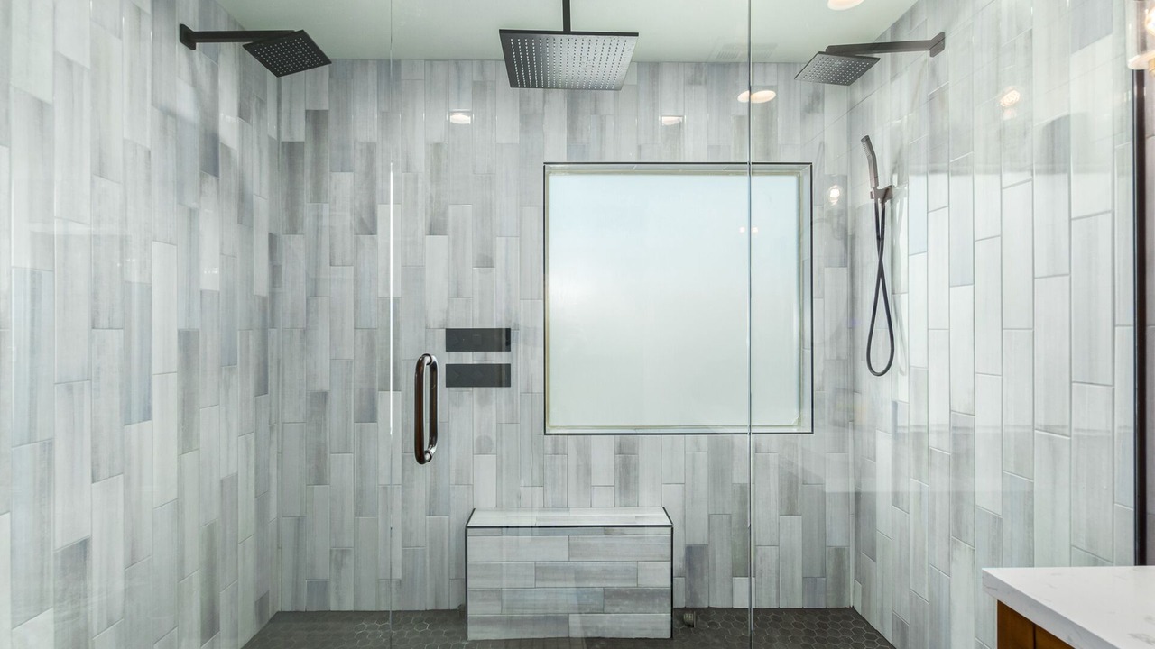 Photo of Bathroom in Cooley Station