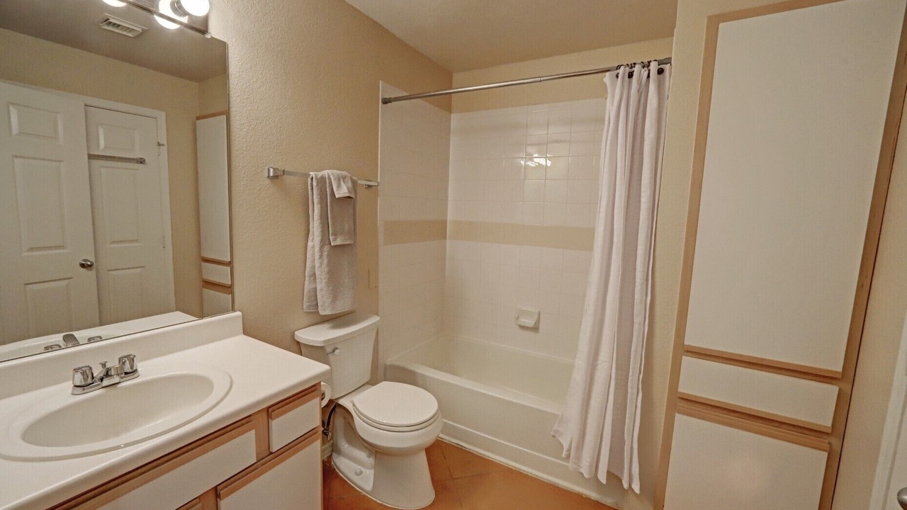 Photo of Bathroom in La Reserve Parcel