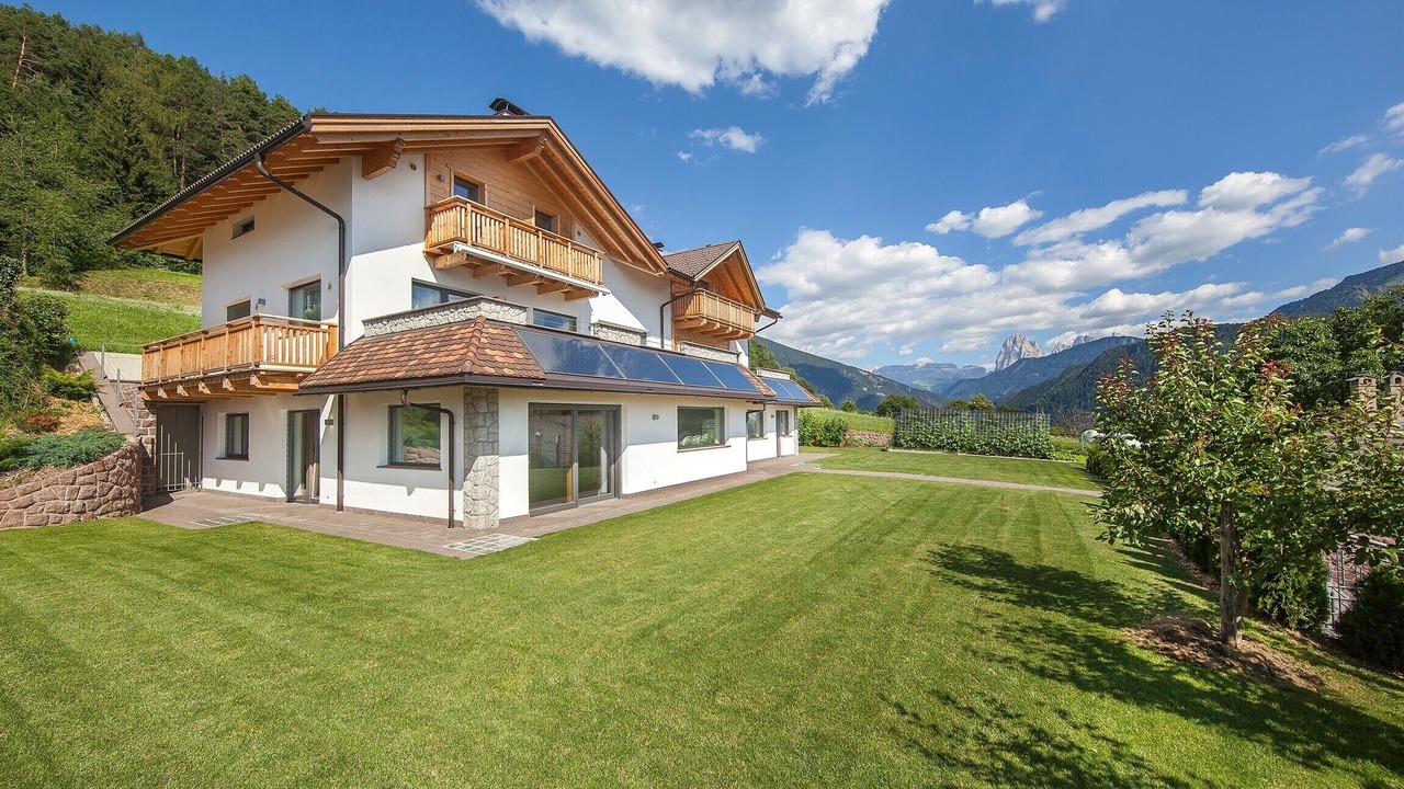 Photo of Outdoor in Laion