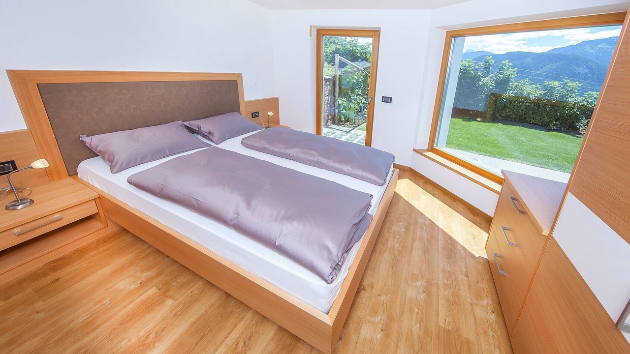 Photo of Bedroom in Laion