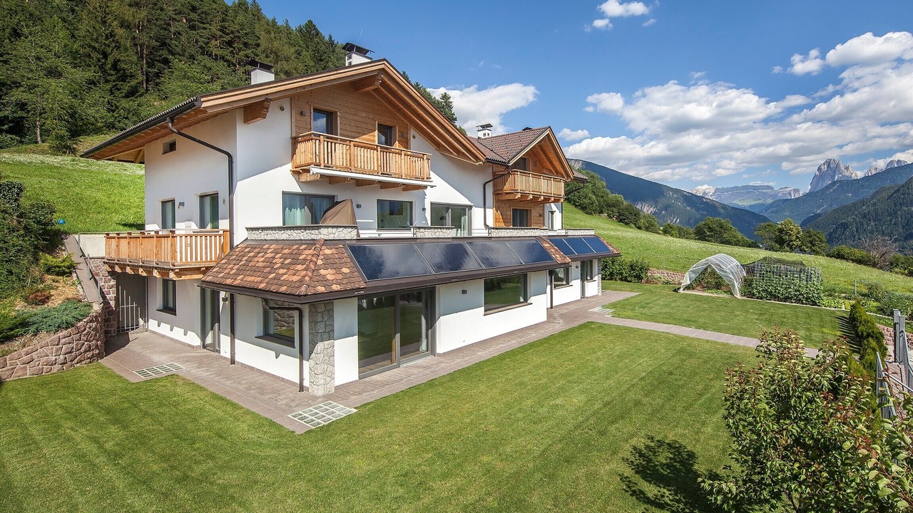 Photo of Outdoor in Laion