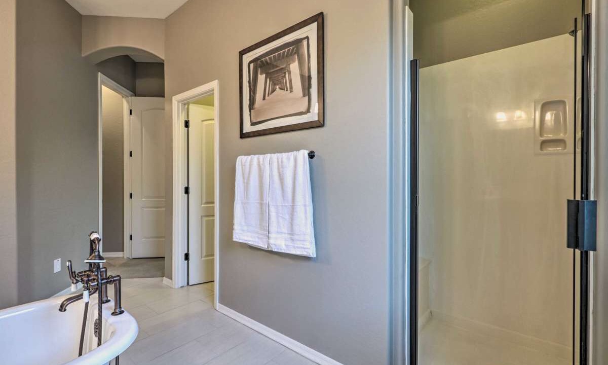 Photo of Bathroom in Montecito in Estrella