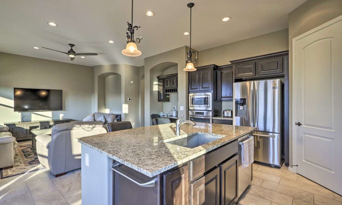 Photo of Kitchen in Montecito in Estrella