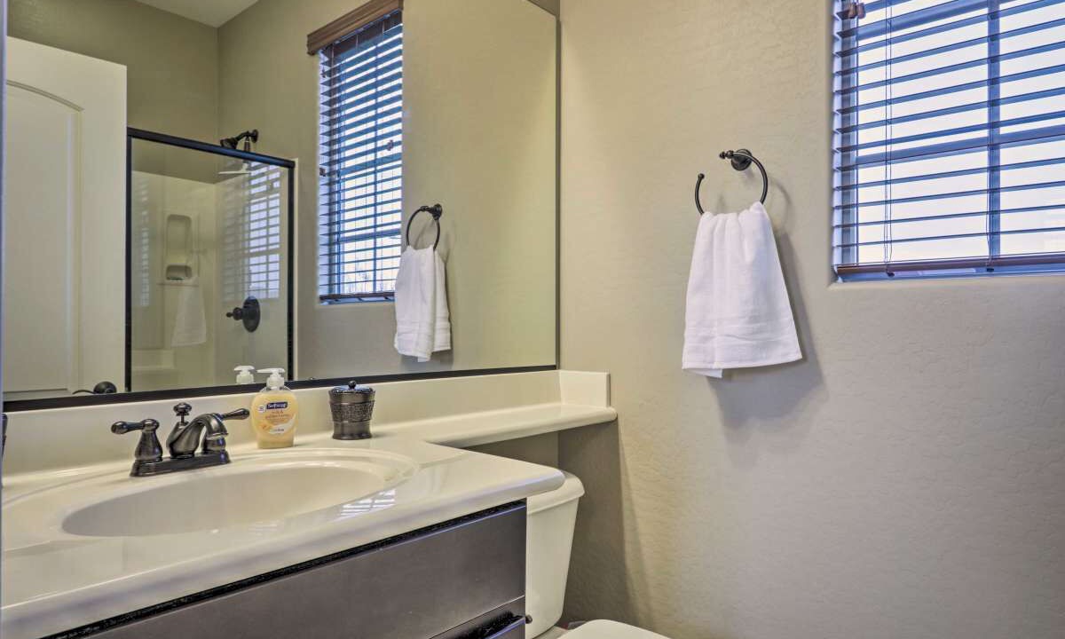 Photo of Bathroom in Montecito in Estrella