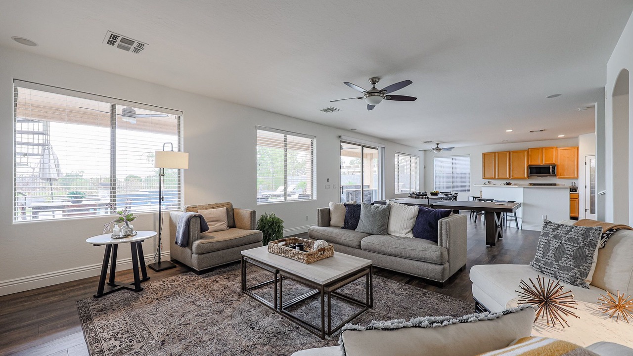 Photo of Livingroom in Legacy