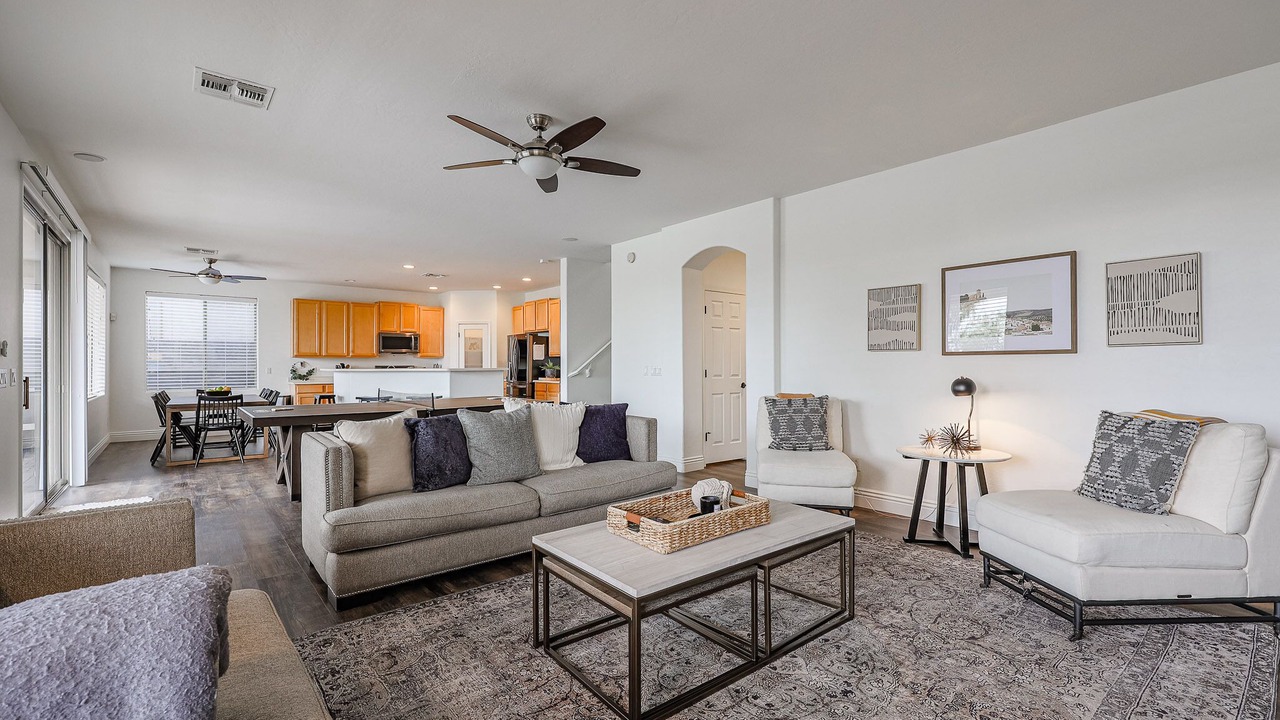 Photo of Livingroom in Legacy