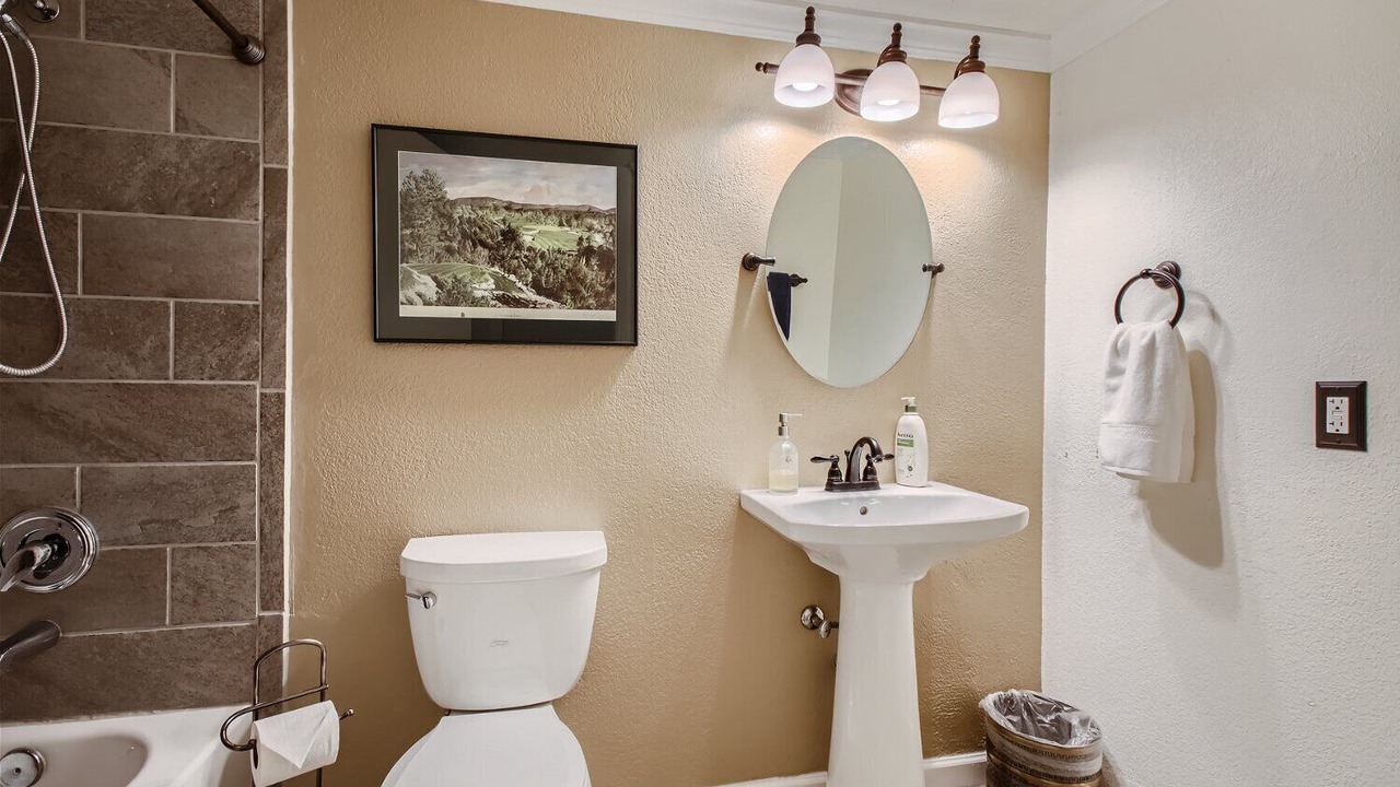 Photo of Bathroom in Hillcrest IX
