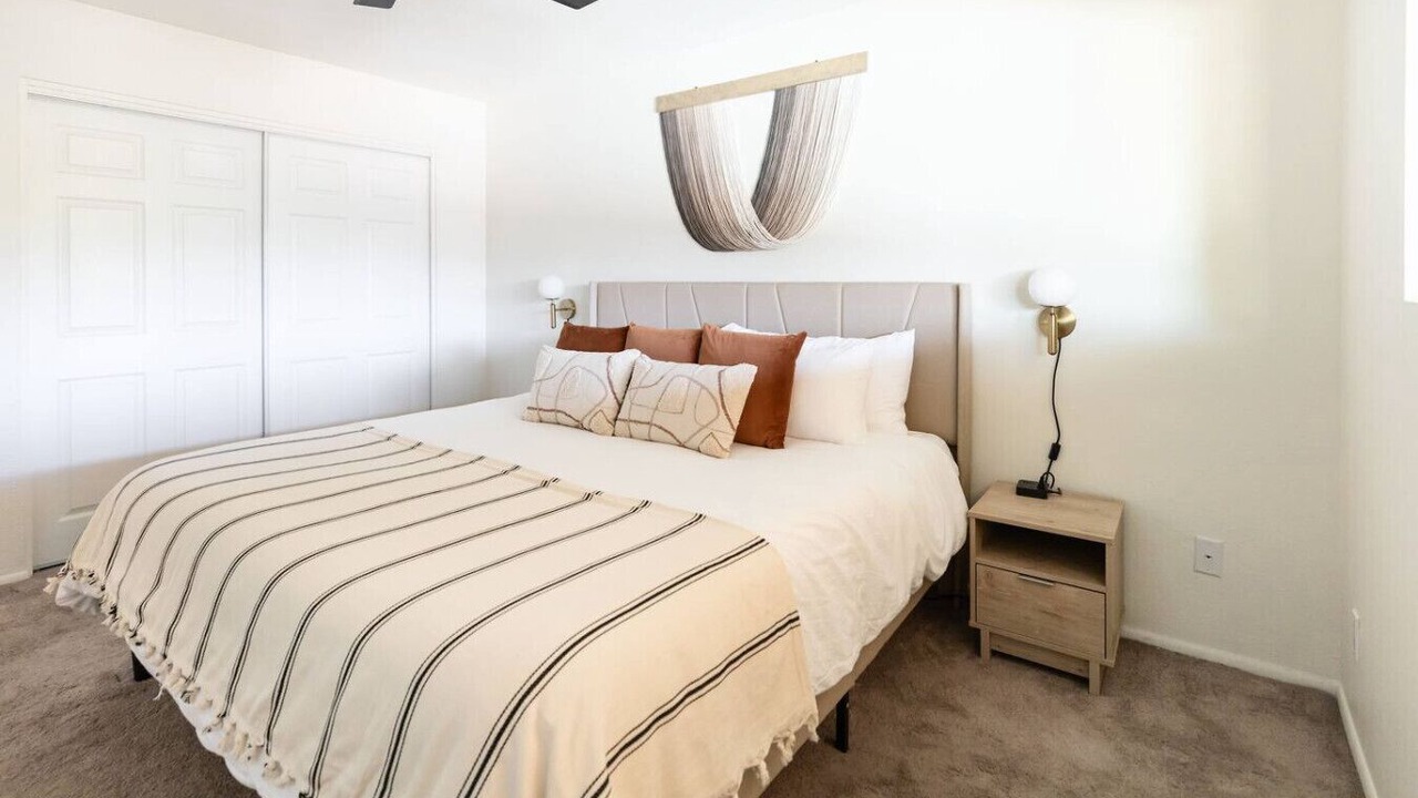 Photo of Bedroom in Paradise Plaza