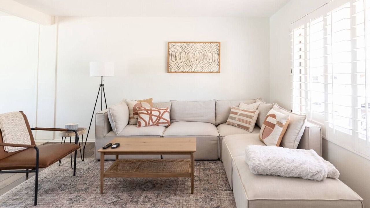 Photo of Livingroom in Paradise Plaza