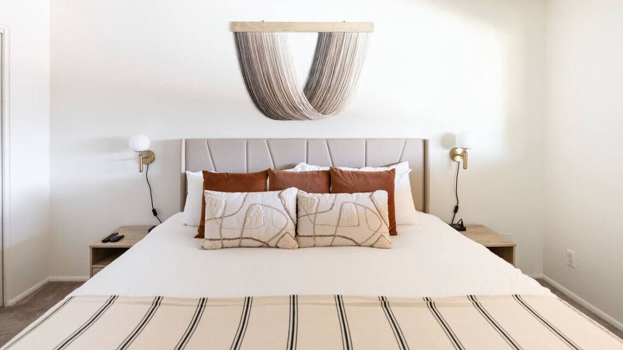 Photo of Bedroom in Paradise Plaza