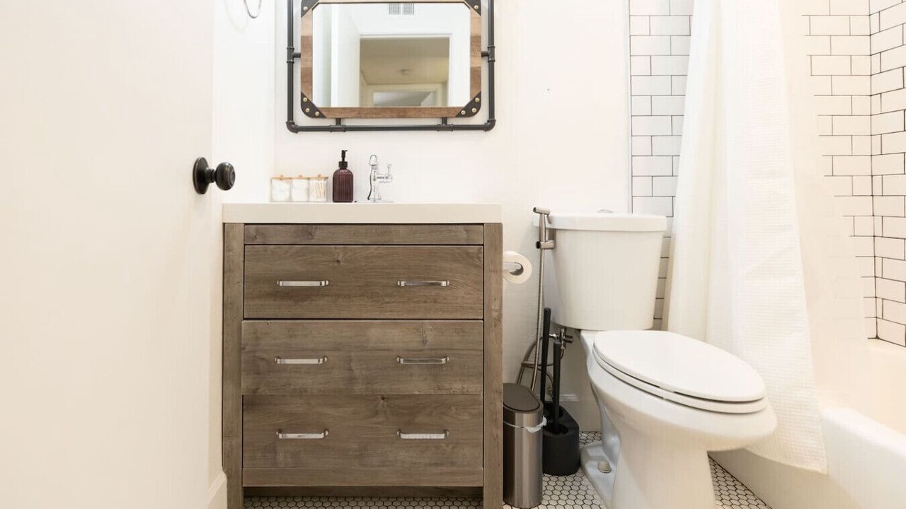 Photo of Bathroom in Paradise Plaza