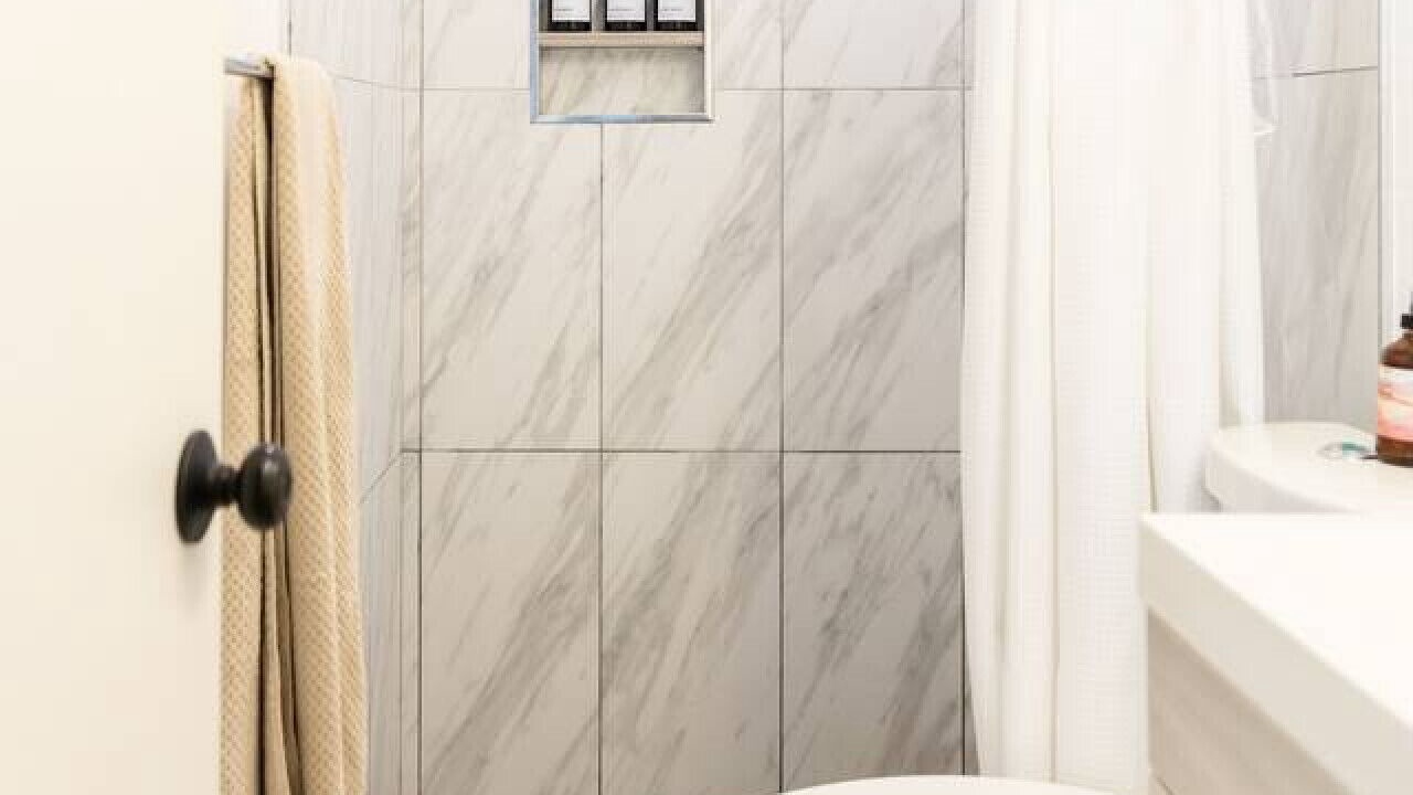Photo of Bathroom in Paradise Plaza