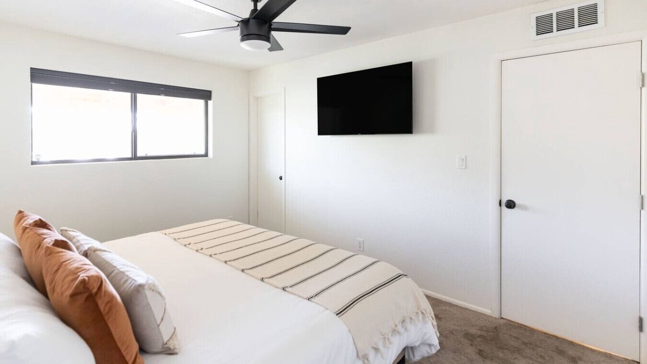 Photo of Bedroom in Paradise Plaza