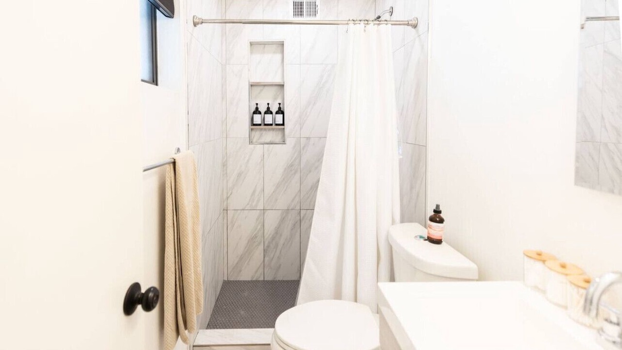 Photo of Bathroom in Paradise Plaza