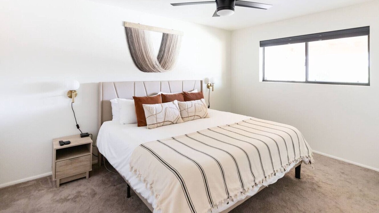 Photo of Bedroom in Paradise Plaza