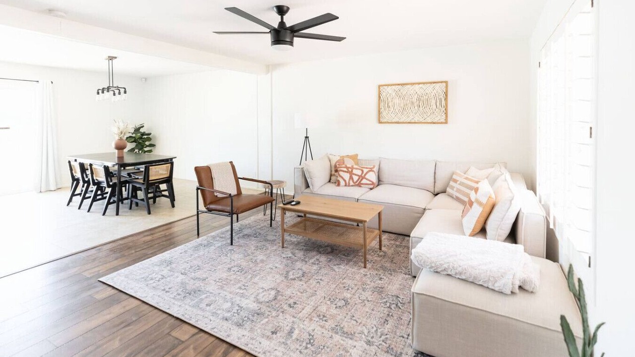 Photo of Livingroom in Paradise Plaza