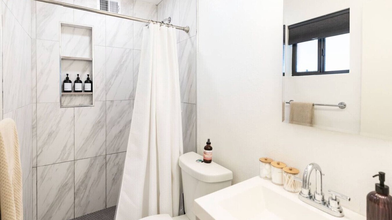 Photo of Bathroom in Paradise Plaza