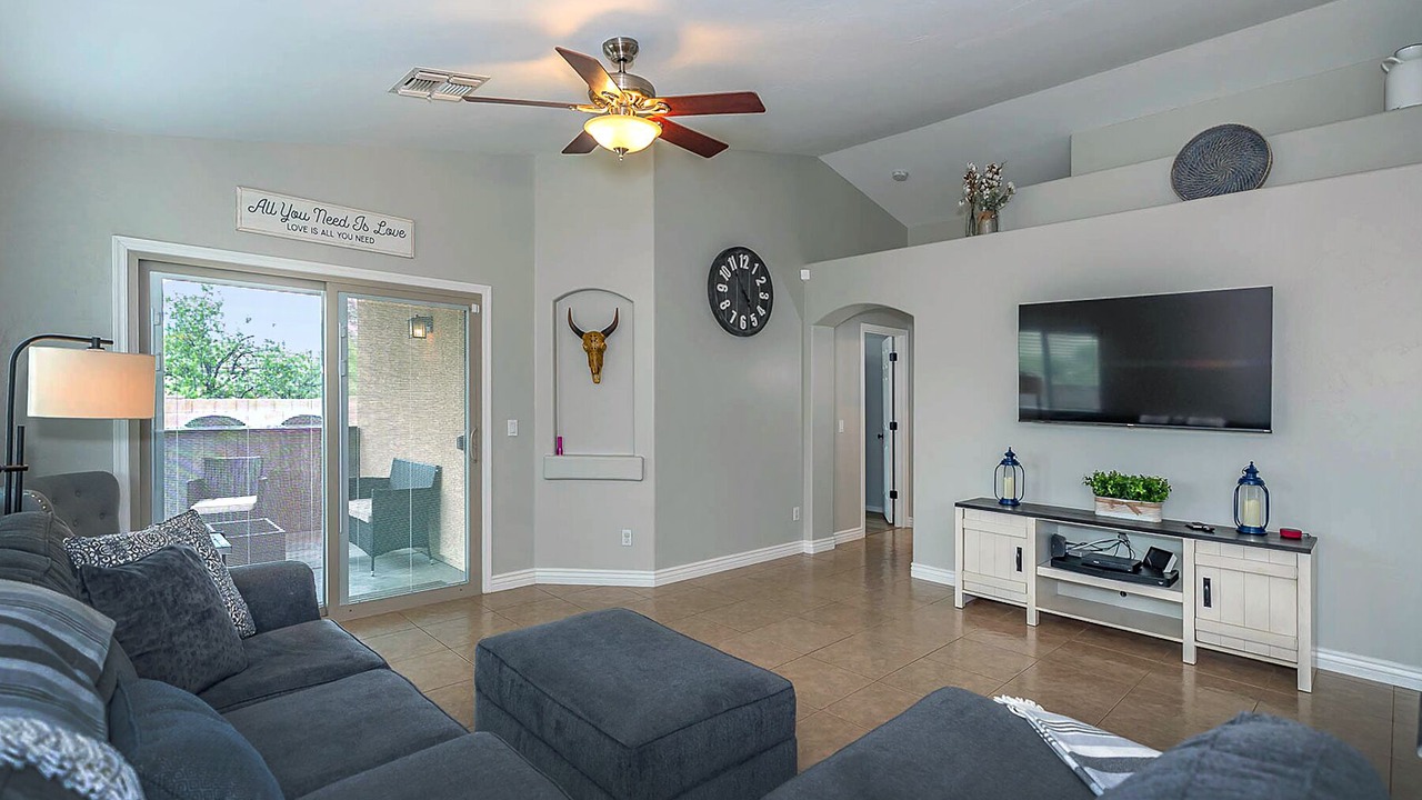 Photo of Livingroom in Oro Valley