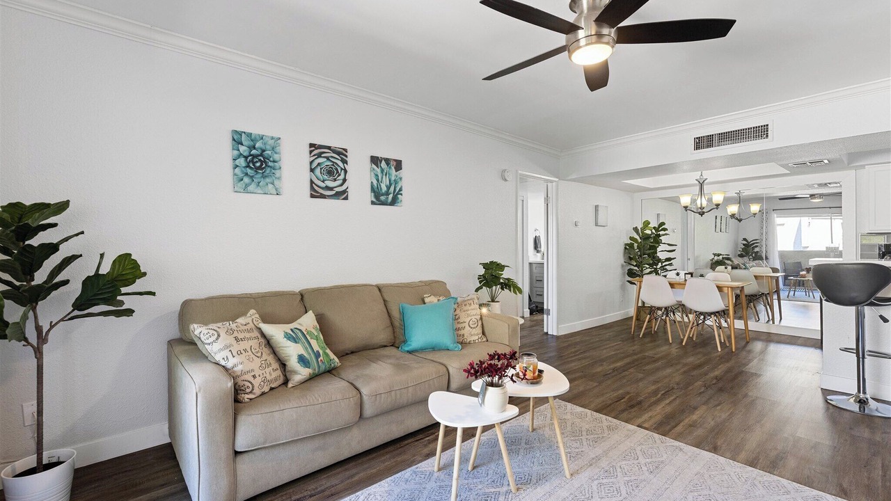 Photo of Livingroom in Paradise Valley Village
