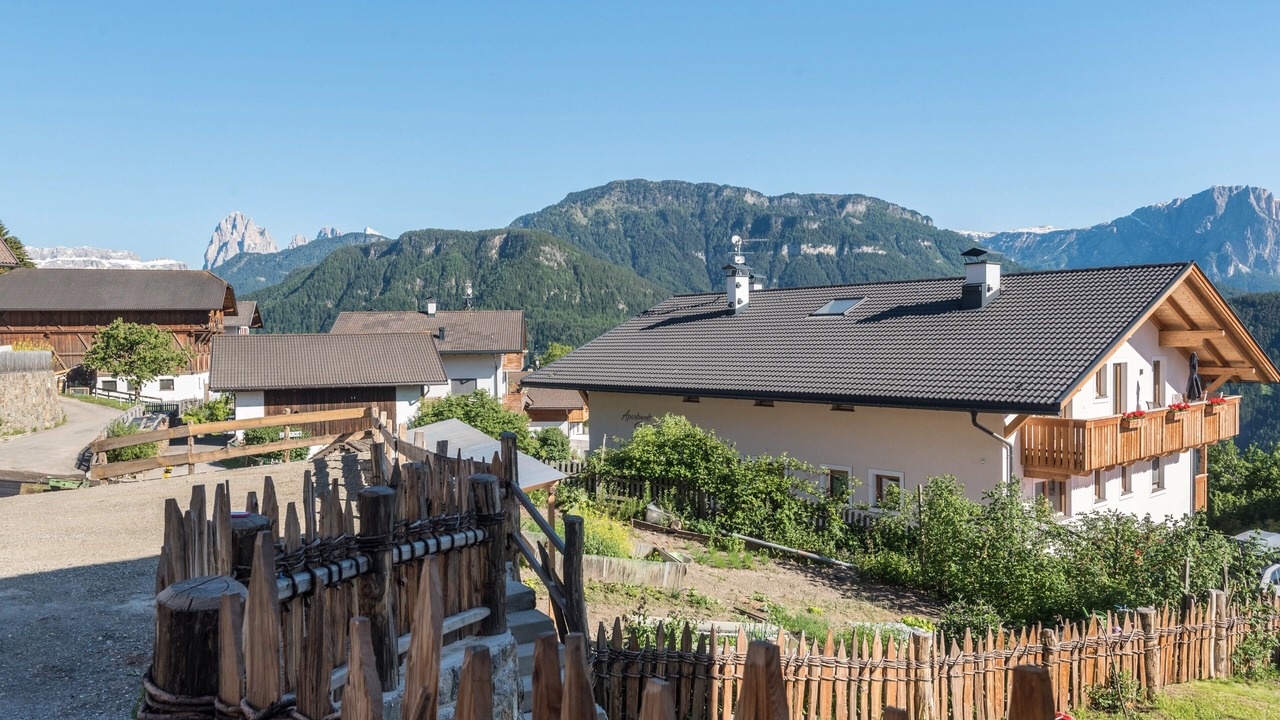 Photo of Outdoor in Laion
