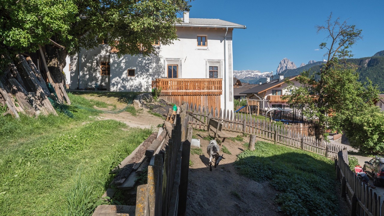 Photo of Outdoor in Laion